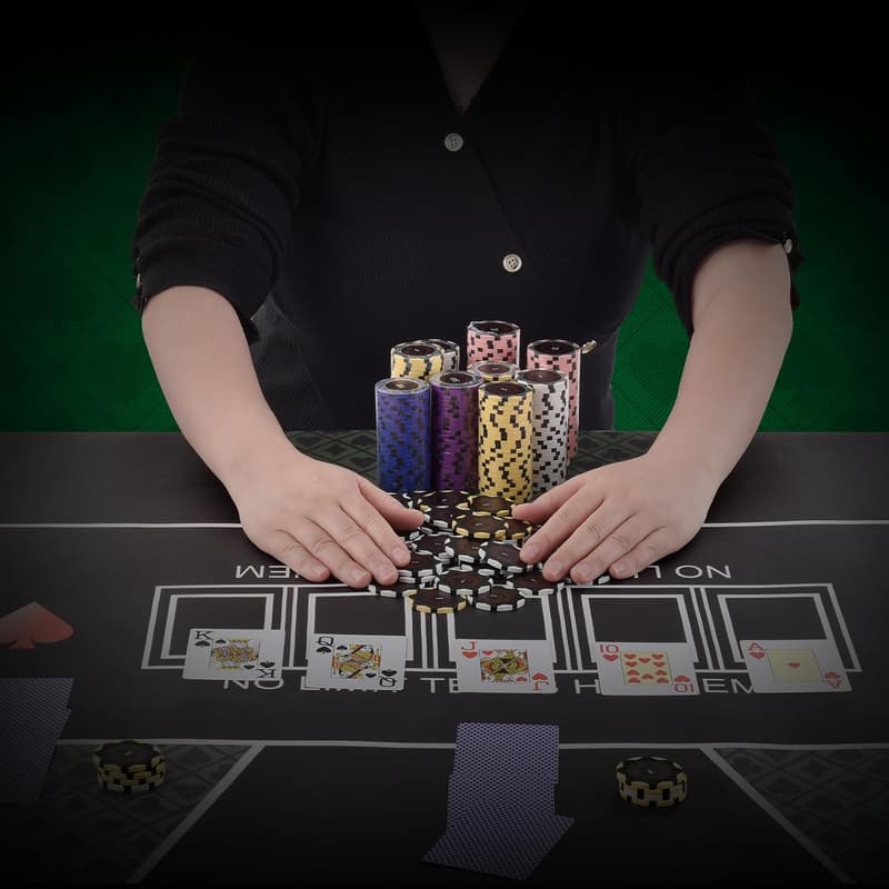 Komplettes Pokerchip-Set für 9-10 Spieler mit Koffer und Zubehör