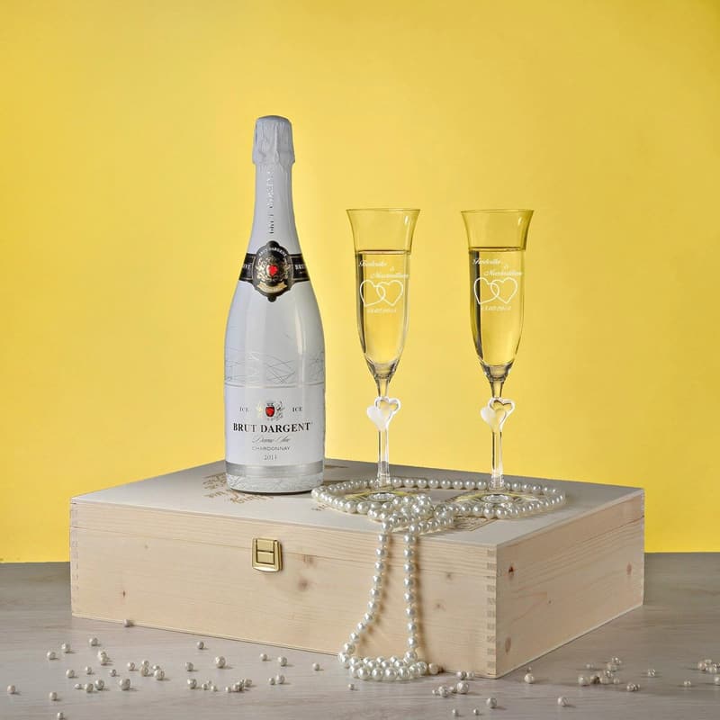 Personalisierte Sektgläser mit Herzen in Geschenkbox - Hochzeitsgeschenk