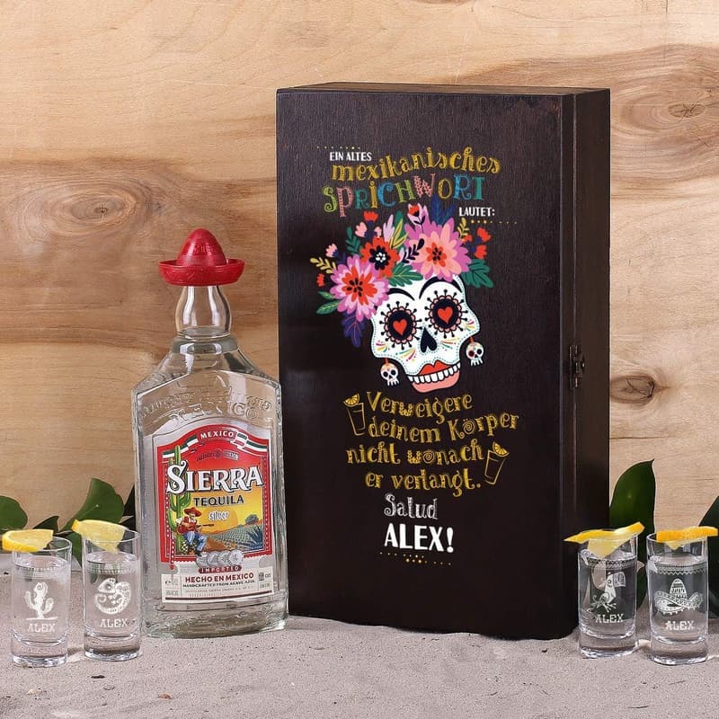 Personalisierte Geschenkbox mit 0,7 l Sierra Tequila und 4 gravierten Schnapsgläsern