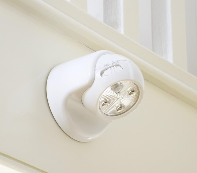 Bewegungsaktivierte LED-Sicherheitsleuchte mit PIR-Sensor, schnurlos