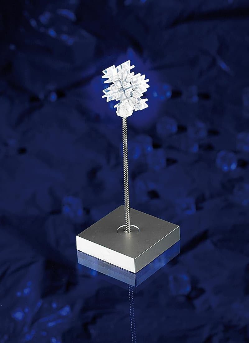 LED Deko Eiskristall Tischlampe – batteriebetrieben mit weißer LED