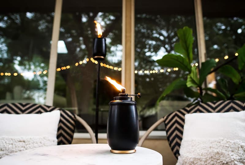 Tiki Brand Taschenlampe aus Metall, 165 cm, Schwarz