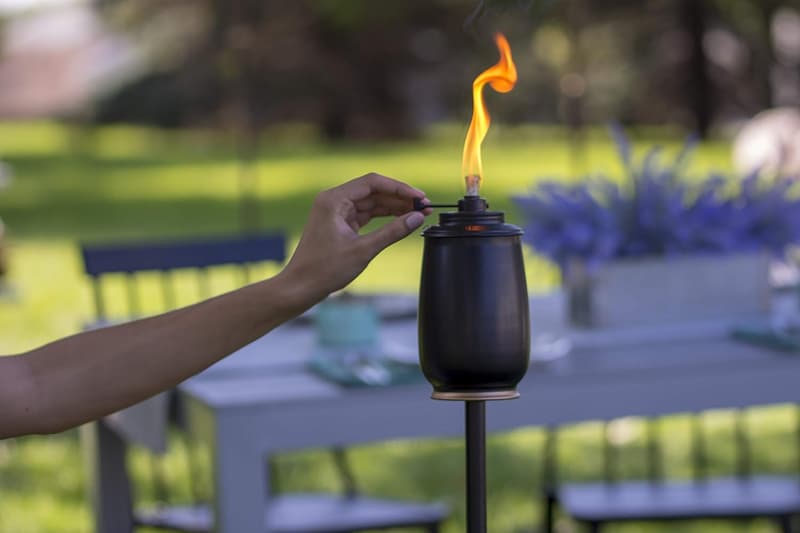 Tiki Brand Taschenlampe aus Metall, 165 cm, Schwarz