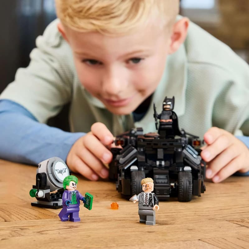 LEGO Batman Tumbler Spielset mit Minifiguren für Jungen ab 8 Jahren