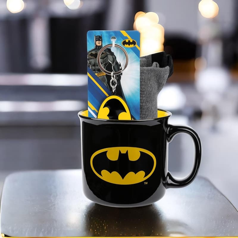 Batman & Superman Socken Set für Männer mit Becher und Anhänger