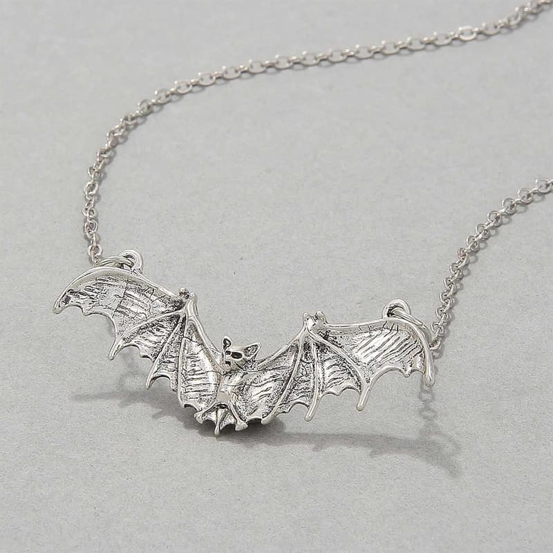 Schwarze Gothic Fledermaus-Halskette für Frauen mit Vintage-Anhänger