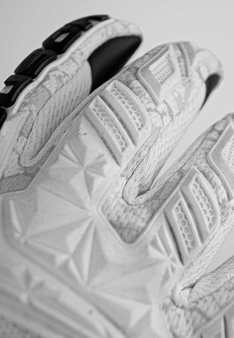 Reusch Herren Torwarthandschuhe mit Grip Infinity für Kunstrasen