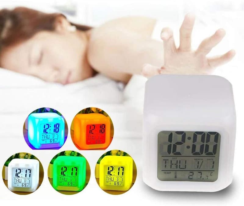 LED-Cube Wecker mit Kalender, Uhrzeit und Temperaturanzeige