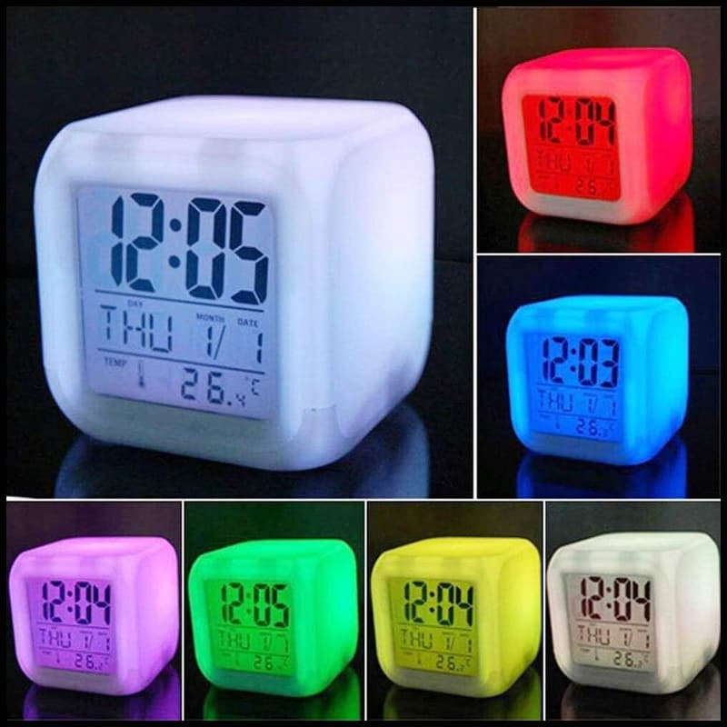 LED-Cube Wecker mit Kalender, Uhrzeit und Temperaturanzeige