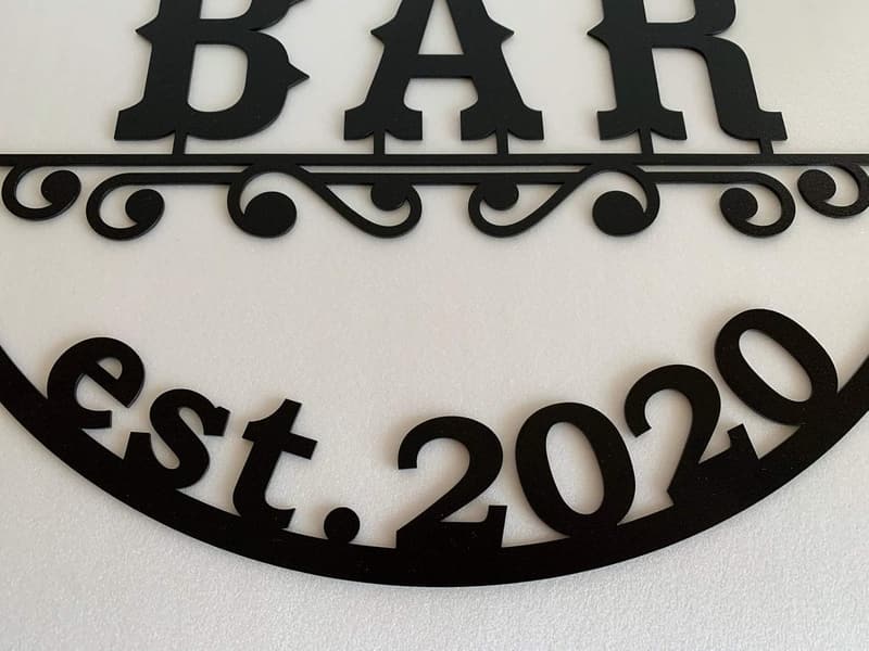 Personalisierte Metalldekoration für die Hausbar (Durchmesser 40cm)