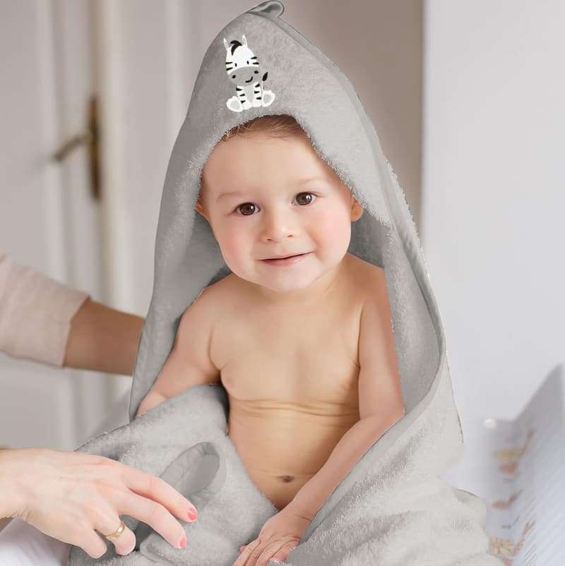 Personalisiertes Kapuzenhandtuch mit Namen und Geburtsdatum für Babys