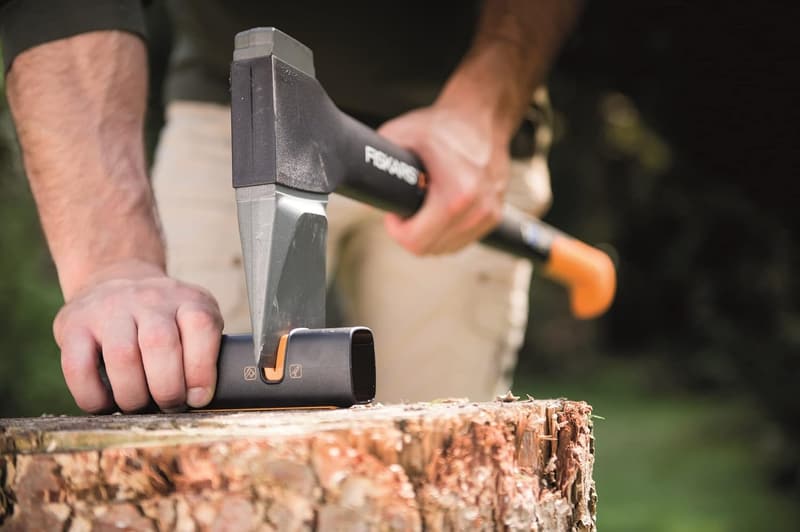 Fiskars Universalaxt-Set mit Klingen- und Transportschutz, 35,5 cm