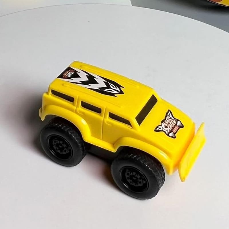Magnetische Kletterwand mit ferngesteuertem Rennauto für Kinder