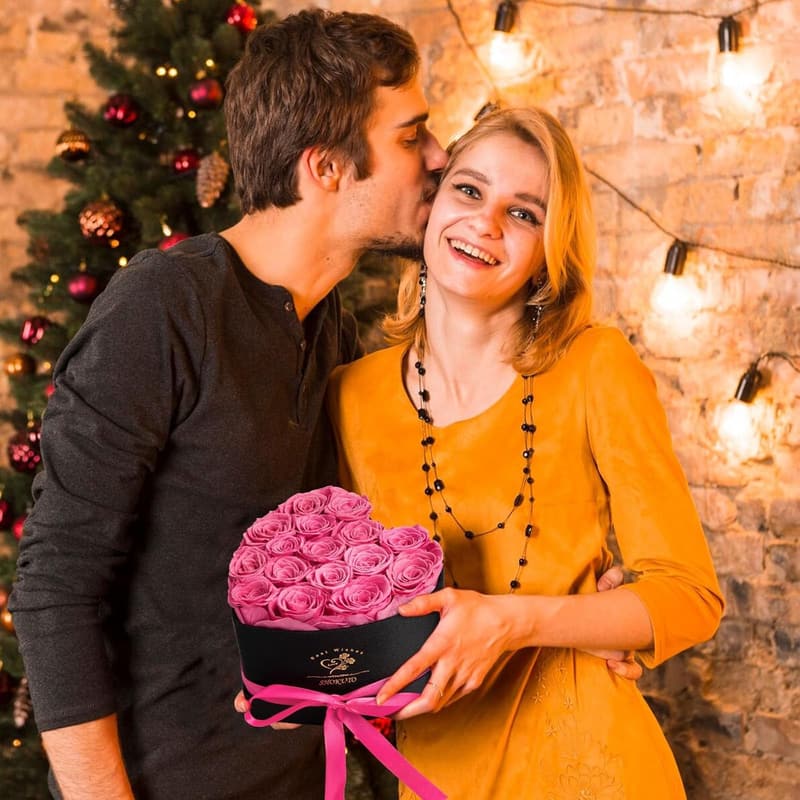 Ewige Rosen in Herzbox - Blumengeschenk für Frauen, Rot