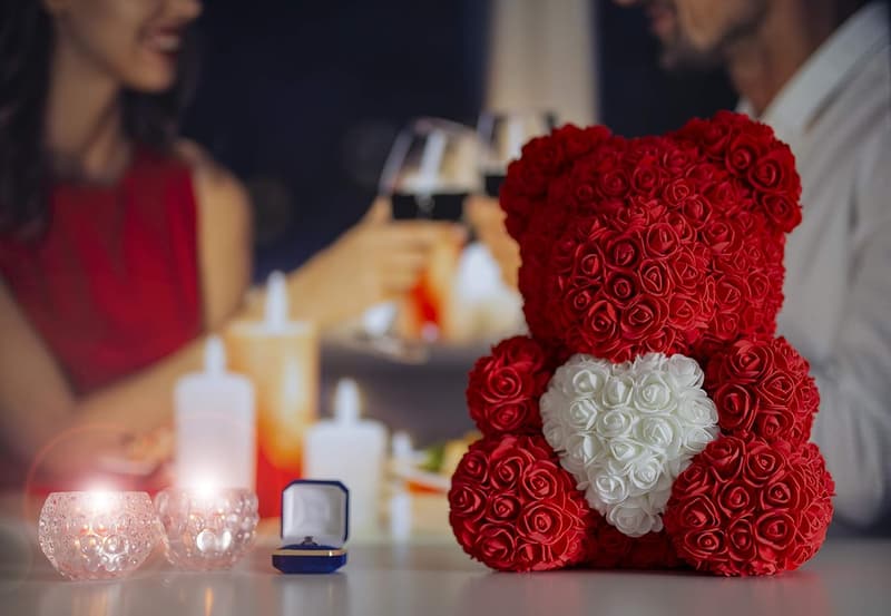 Rosen Bär mit Geschenkbox – ideales Geburtstagsgeschenk für Frauen