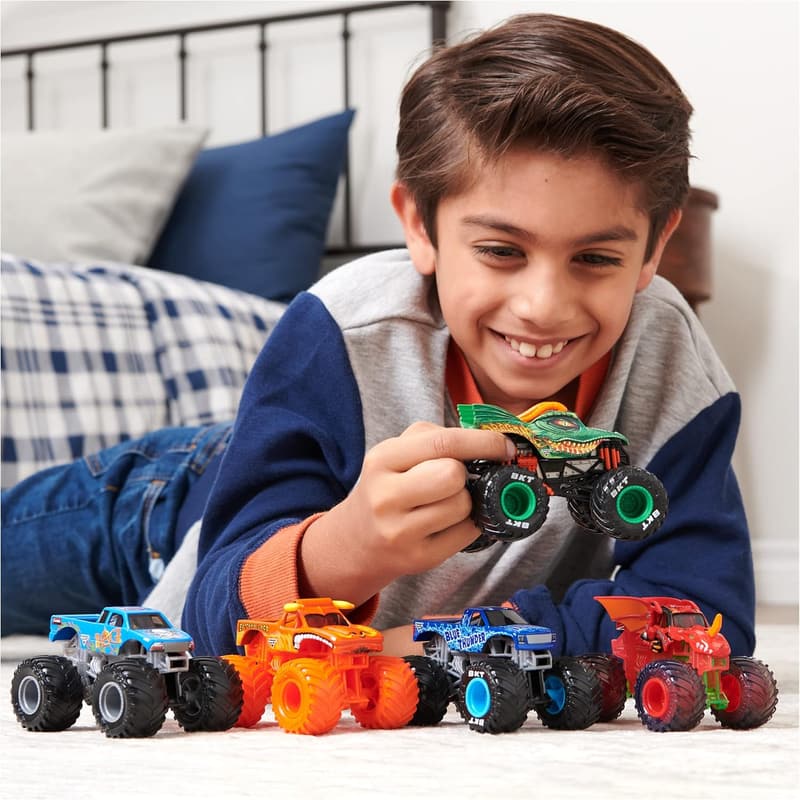 Monster Jam - Batmobil vs. Megalodon Monster Truck Set 1:64