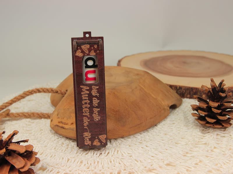 Geschenkbox für Mama mit Gravur und duplo Schokolade - Herz Holz Box