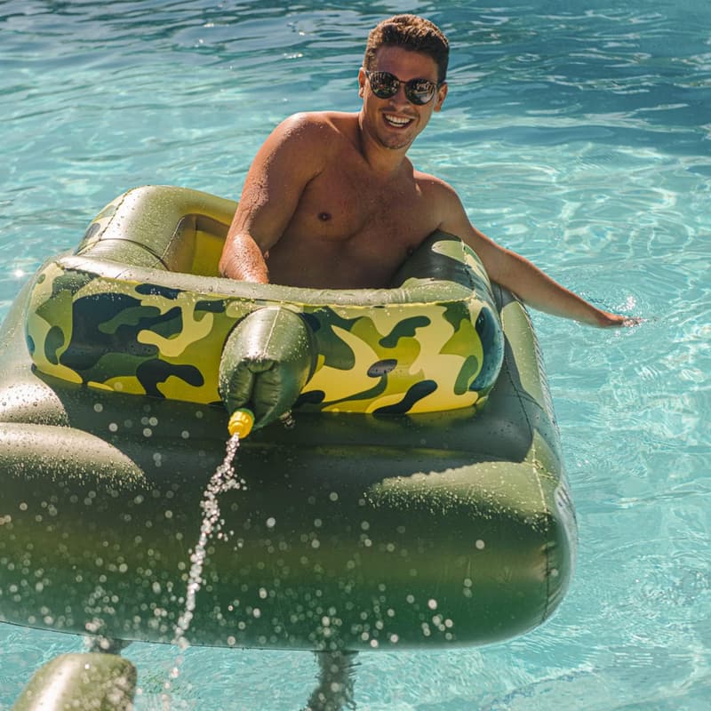Float Joy Aufblasbare Luftmatratze mit Wasserpistole für den Pool
