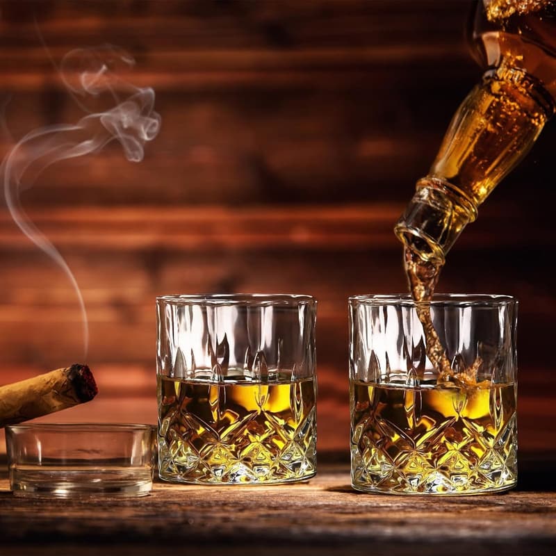 Whisky Geschenkset für Männer mit 2 Gläsern und 8 Steinen