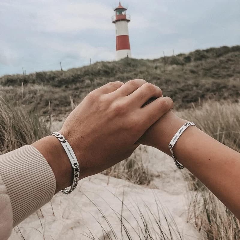 Personalisierte Partnerarmbänder mit Wunschgravur für Paare