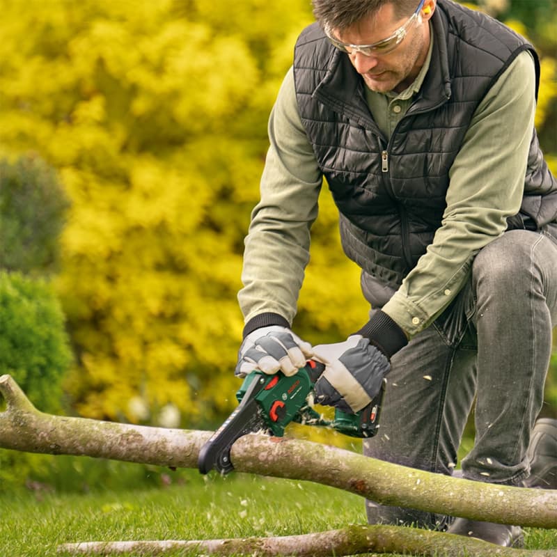 Bosch EasyChain 18V Mini Kettensäge für Holzschnitt, ohne Akku