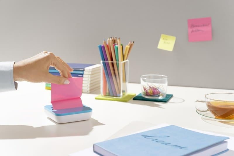 Praktischer Post-it Spender mit Saugnapf für Super Sticky Z-Notes