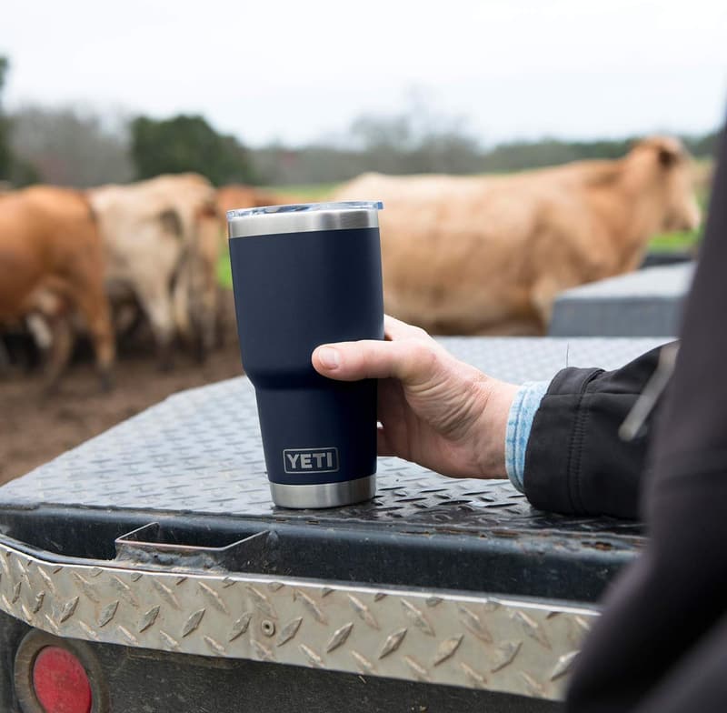 YETI Rambler Edelstahlbecher 30 oz in Navy