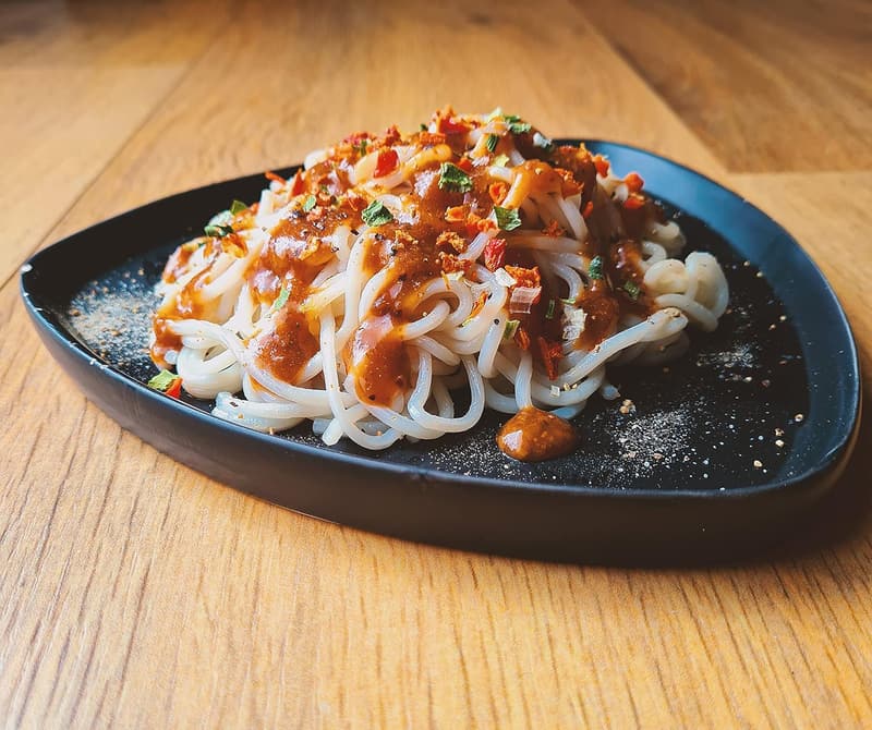 Obento Mikrowellen-Ramen mit schwarzem Pfeffer, 240 g