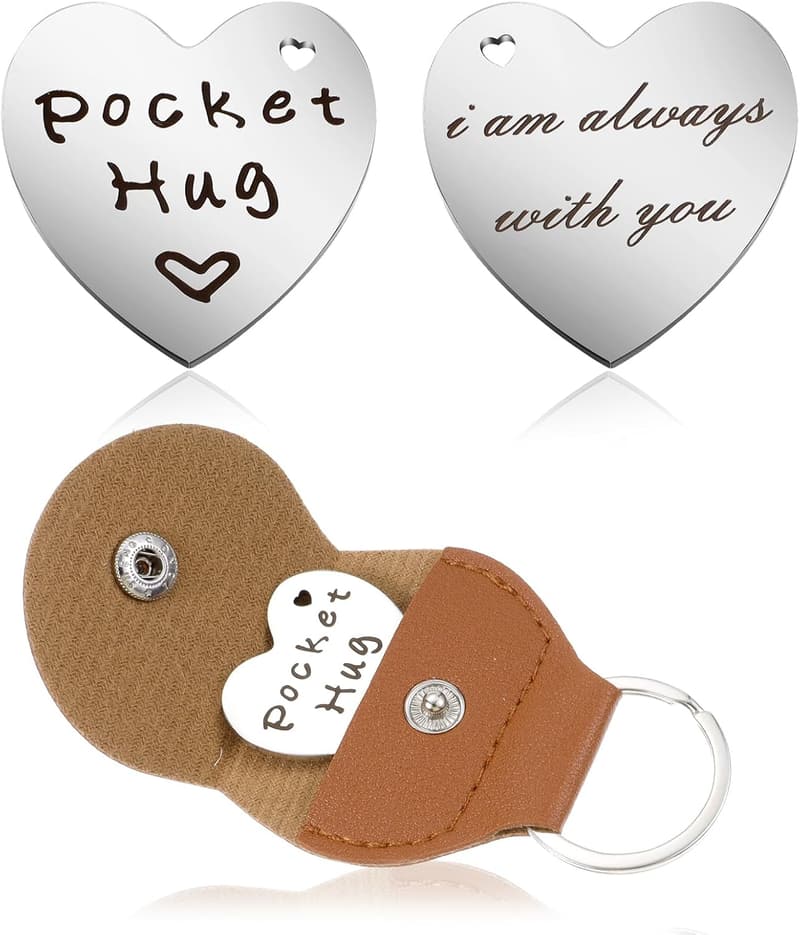 Pocket Hug Token für Männer und Frauen – Inspirierendes Andenken für Fernbeziehungen mit Leder-Schlüsselanhänger