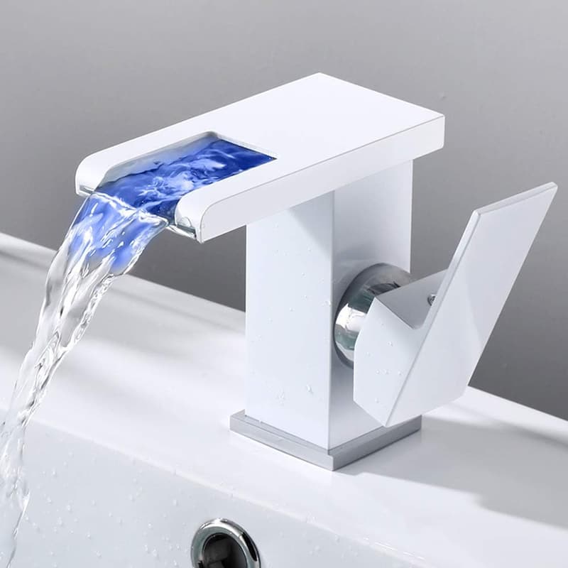 LED Wasserfall Einhebelmischer für Bad-Waschbecken mit Temperatursensor