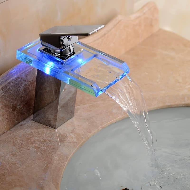 LED Wasserfall-Waschtischarmatur mit Farbwechsel für Bad