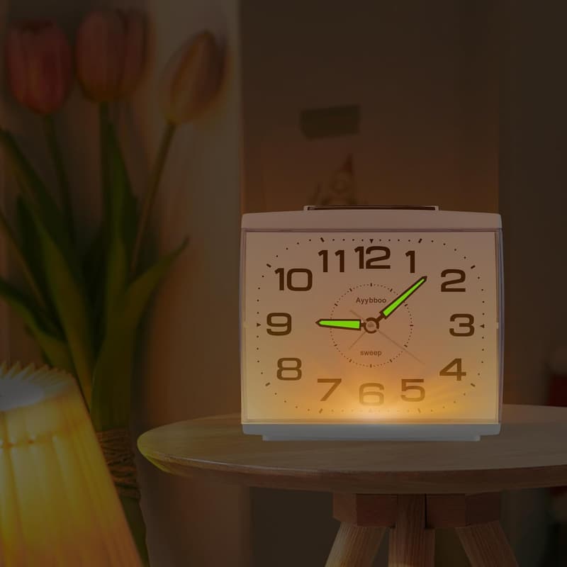 Lautloser Retro-Wecker mit Nachtlicht und Schlummerfunktion für Senioren