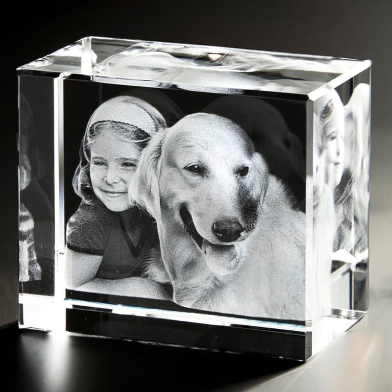 3D Glasfoto mit Gravur für bis zu 4 Personen – Querformat (100x70x60mm)