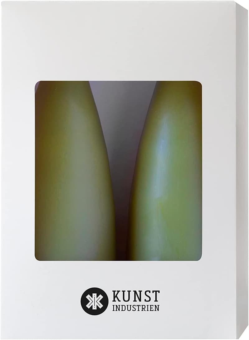 Olivenfarbene Kegelkerzen – Durchgefärbt, lange Brenndauer, 2er Set