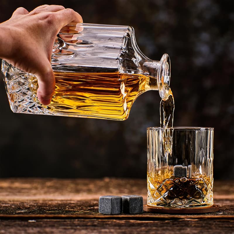 Whiskey Geschenkeset für Männer - Klassische Karaffe mit Gläsern und Steinen