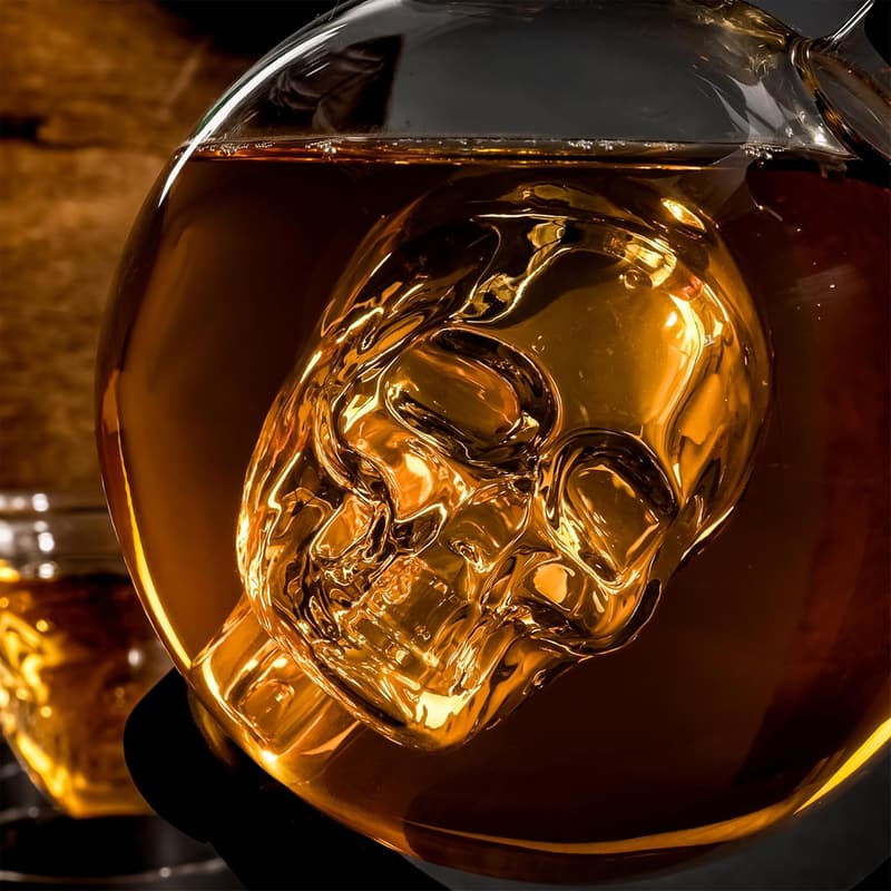 Whiskey Geschenkset mit Skull Dekanter 900ml und 2 Gläsern für Männer