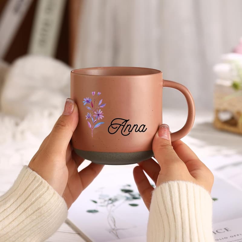 Personalisierte Keramikbecher mit Namen und Blumen für Freunde und Partner