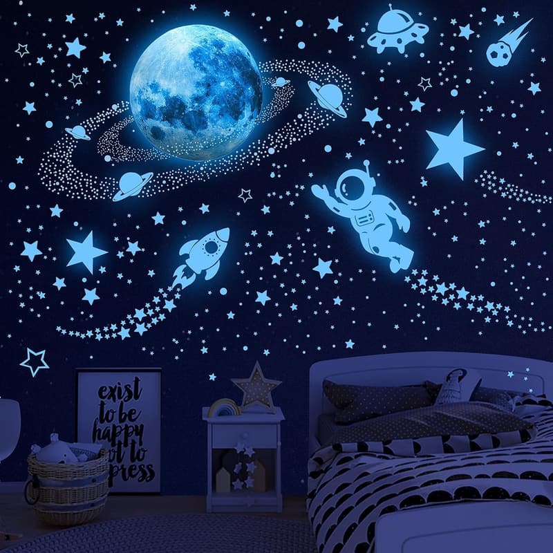 Leuchtsterne für Kinderzimmer – selbstklebende Wandsticker mit Mond und Astronauten