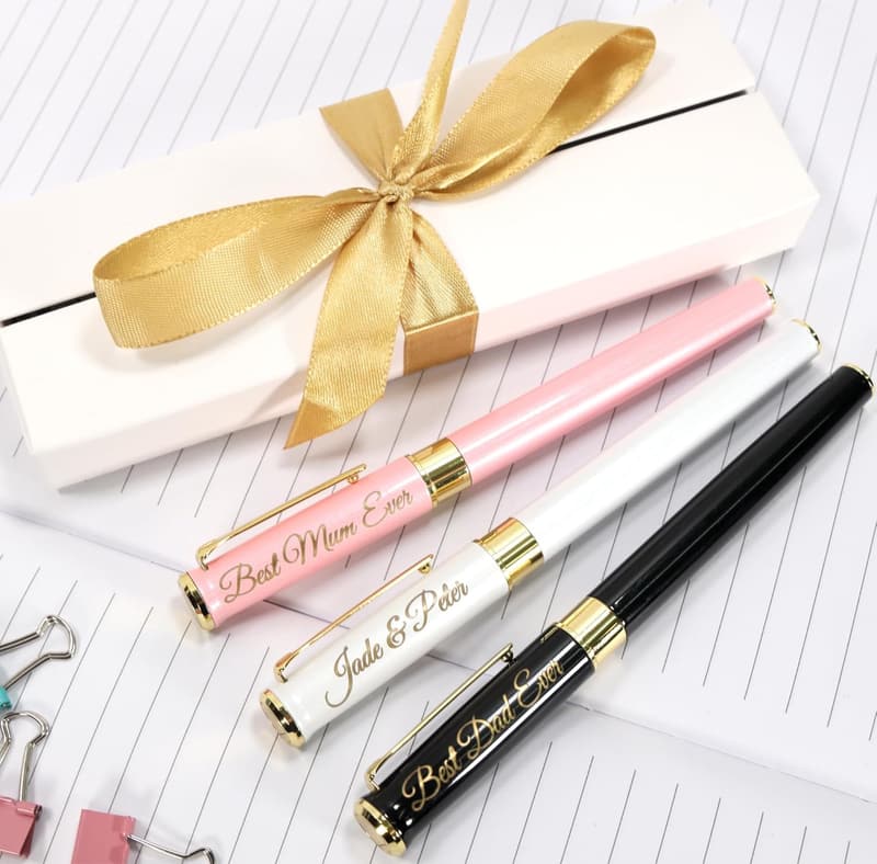 Personalisierter Metallic-Tintenroller mit Lasergravur | Geschenkbox