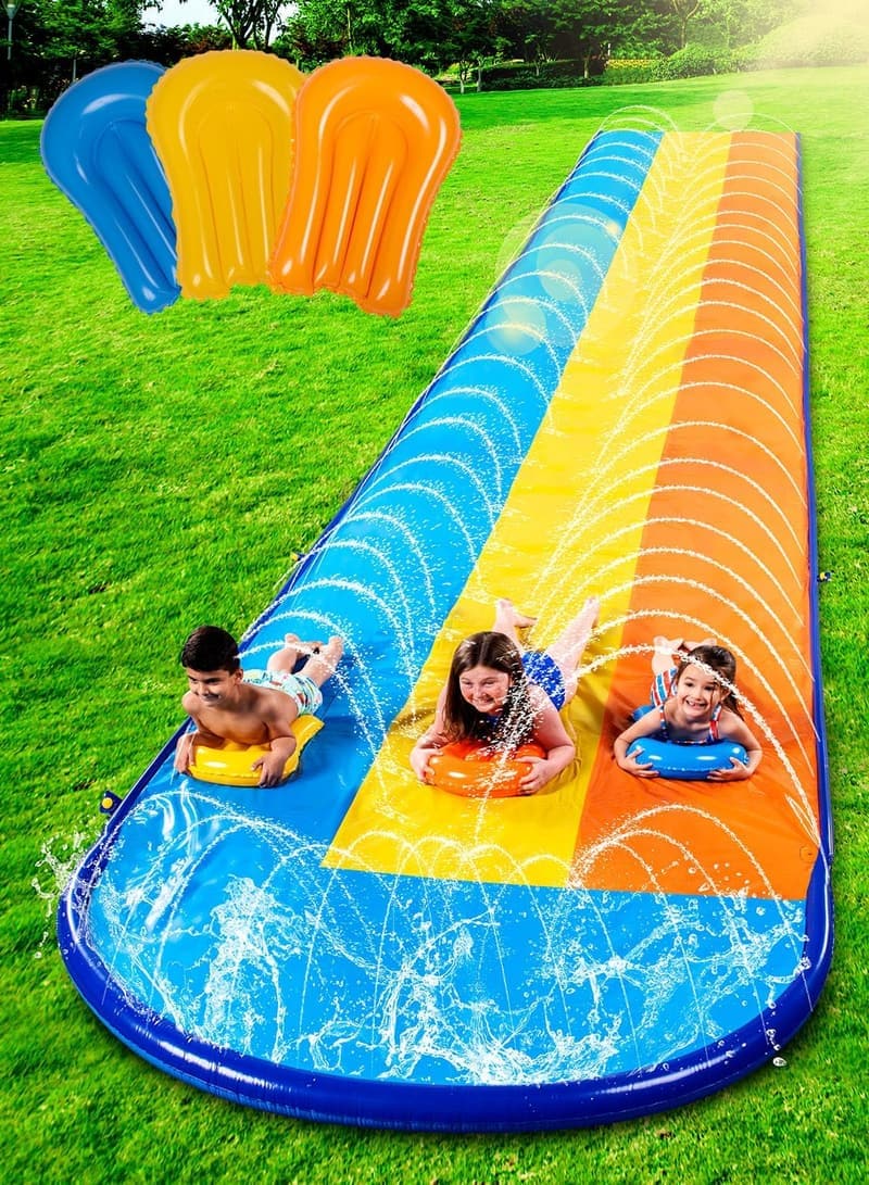 Dreispurige Wasserrutsche mit Sprinkler und 3 Bodyboards für den Sommer