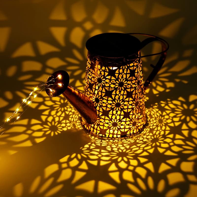 Moderne Solar-Gießkanne mit LED-Lichtern für den Garten