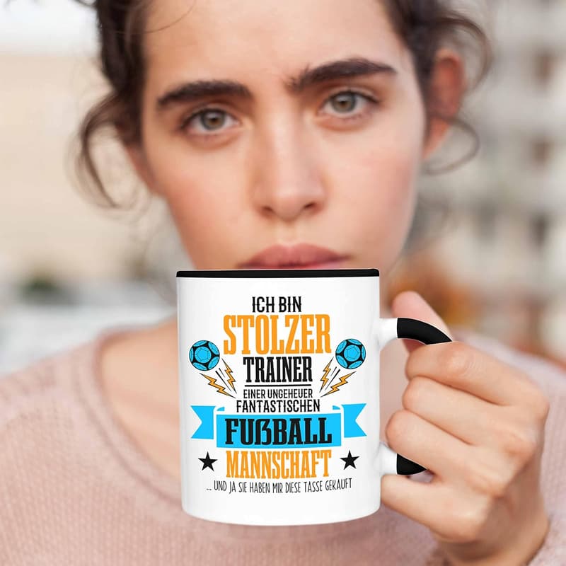 Fußballtrainer-Tasse als Geschenk von der Mannschaft (Schwarz)