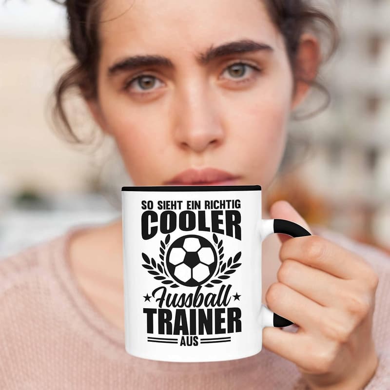 Tasse für Fußballtrainer – Geschenkidee für Coaches (Schwarz)