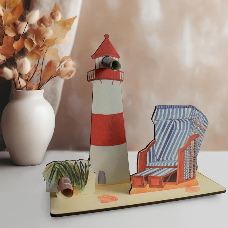 3D-Holzkarte Strandkorb mit Leuchtturm – Geburtstagskarte für Urlaub am Meer