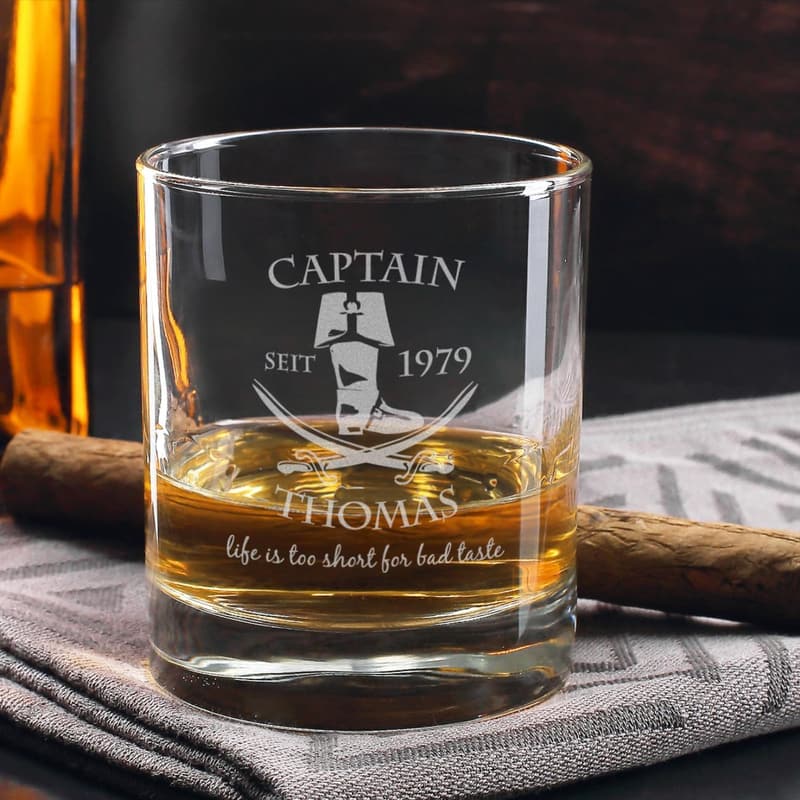Captain Rum Glas mit gratis Gravur - personalisiertes Geschenk für Männer