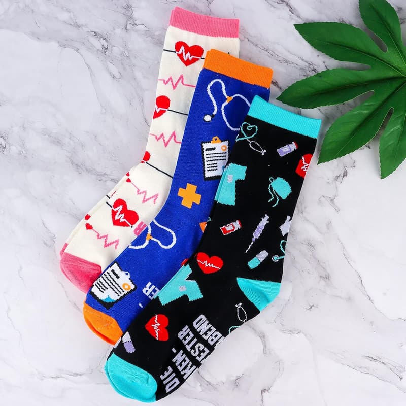 Socken für Frauen 60. Geburtstag – Geschenkidee für Krankenschwestern