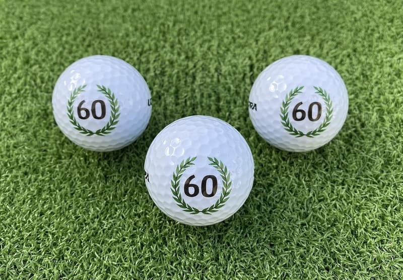Golfbälle im 3er Set mit Happy Birthday Motiv – Geschenkbox zum 60. Geburtstag