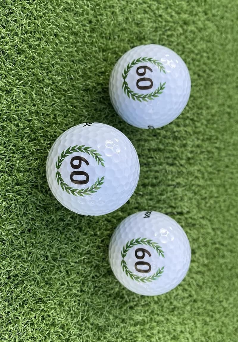 Golfbälle im 3er Set mit Happy Birthday Motiv – Geschenkbox zum 60. Geburtstag
