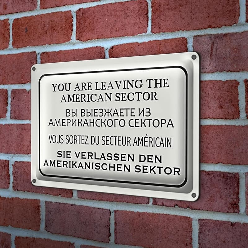 Retro-Blechschild 'Verlassen des Amerikanischen Sektors' für Sammler