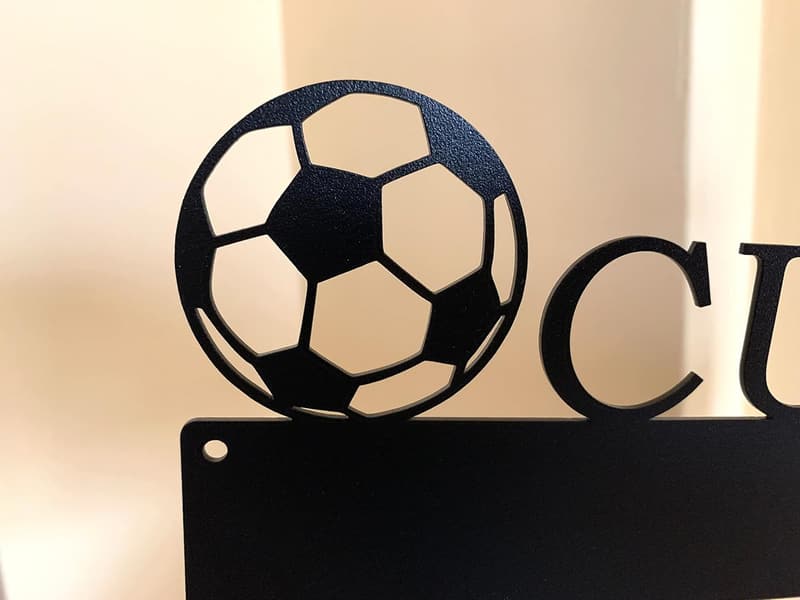 Personalisierter Fußball-Medaillenhalter aus Metall für Kinder
